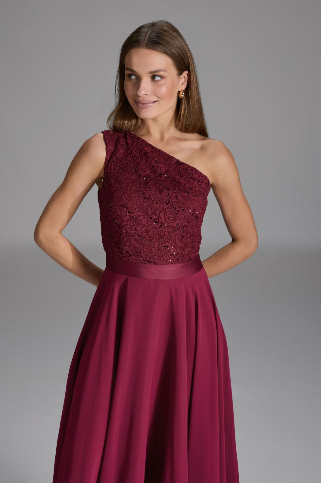 One Shoulder Midi Kleid aus Material Mix