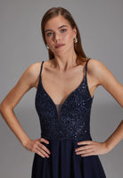 Cocktailkleid aus Material-Mix