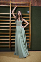 Langes Chiffon-Abendkleid mit Stickerei matcha green