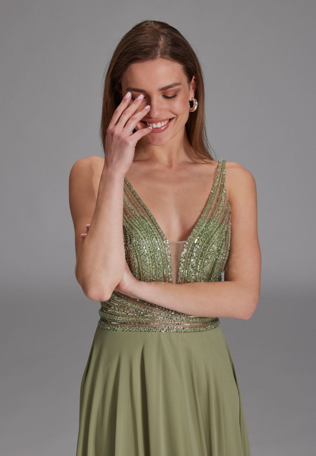 Langes Chiffon-Abendkleid mit Stickerei