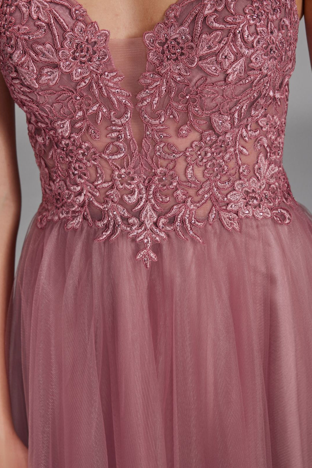 Tüll-Abendkleid mit Spitzenstickerei