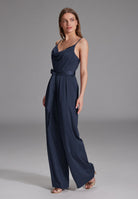 Satin Jumpsuit mit Bindegürtel