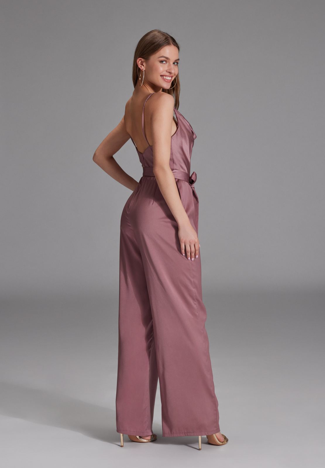 Satin Jumpsuit mit Bindegürtel