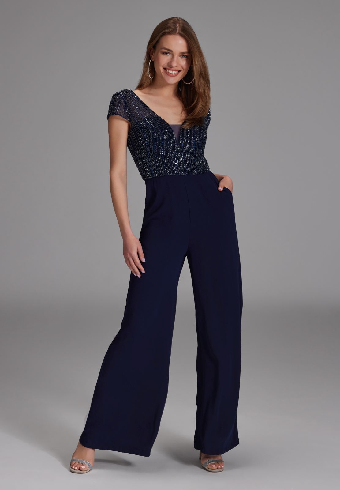Jumpsuit mit Stickerei und kleinem Ärmelansatz navy