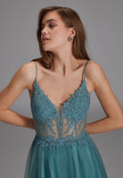 Ausgestelltes Tüllkleid mit Spitzenstickerei