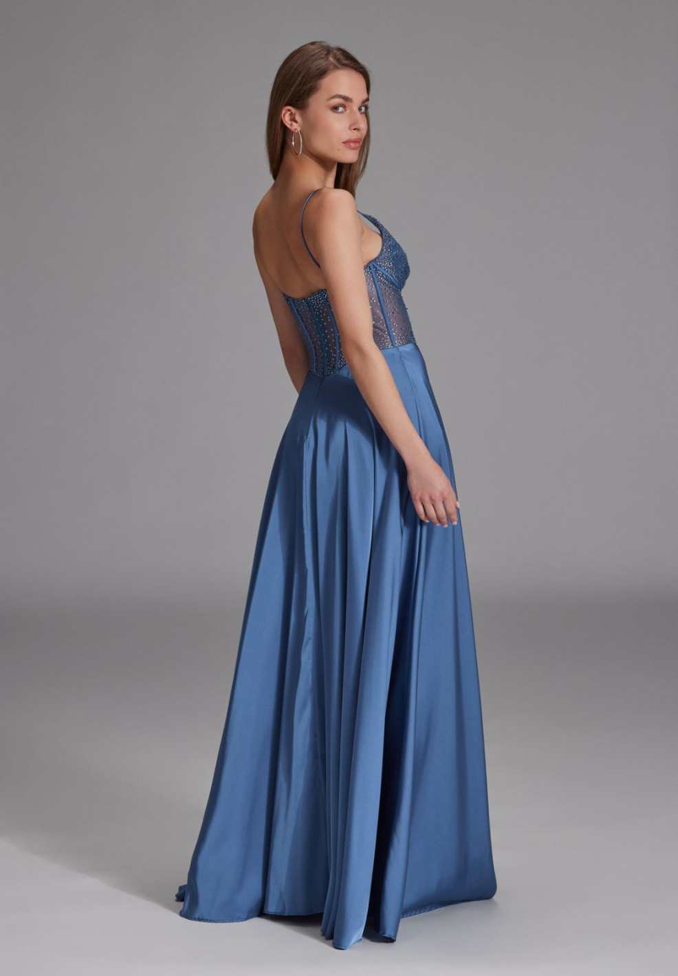 Abendkleid mit Corsagentop und feinen Ziersteinen