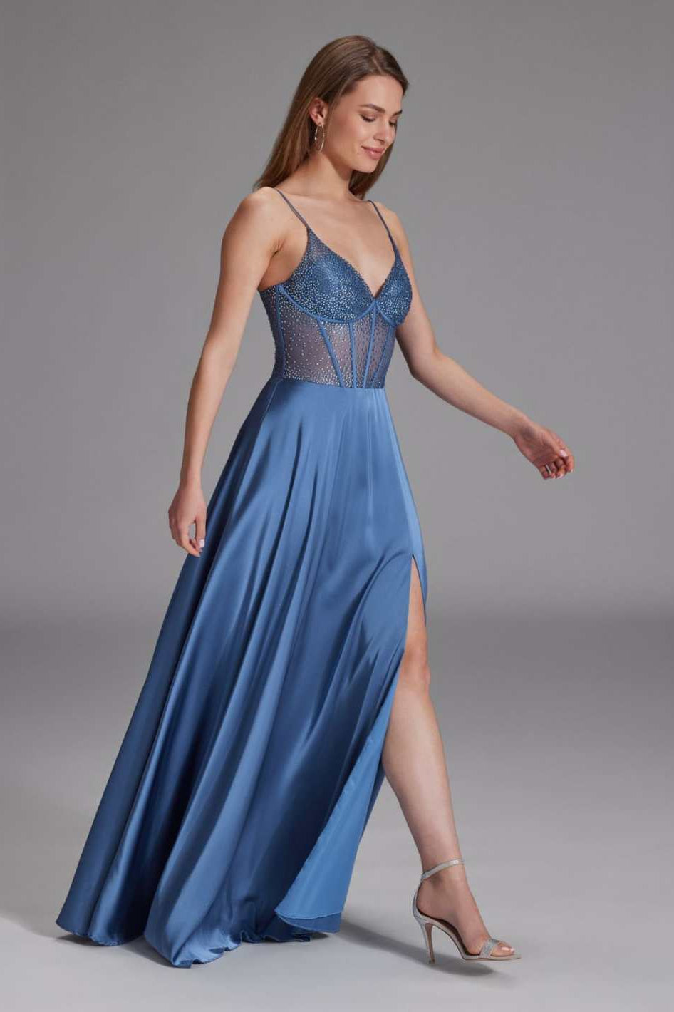 Abendkleid mit Corsagentop und feinen Ziersteinen