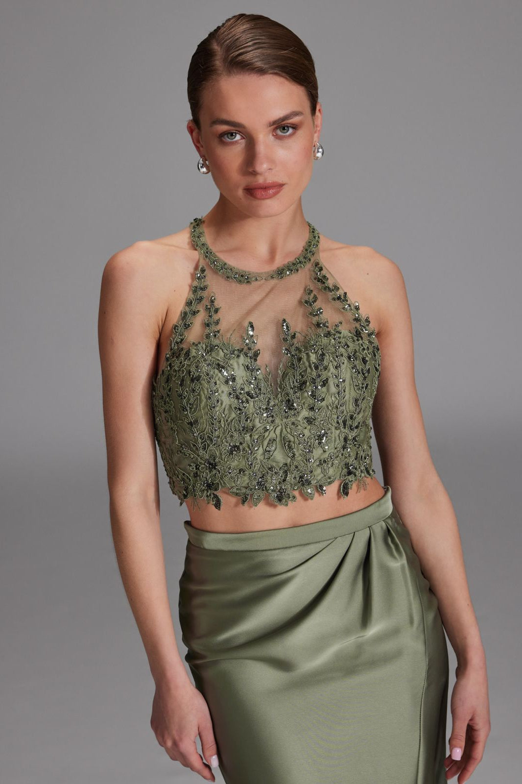 Two-piece Kleid mit langen Satinrock