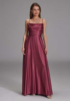 Satinkleid mit Bindegürtel in der Taille brick