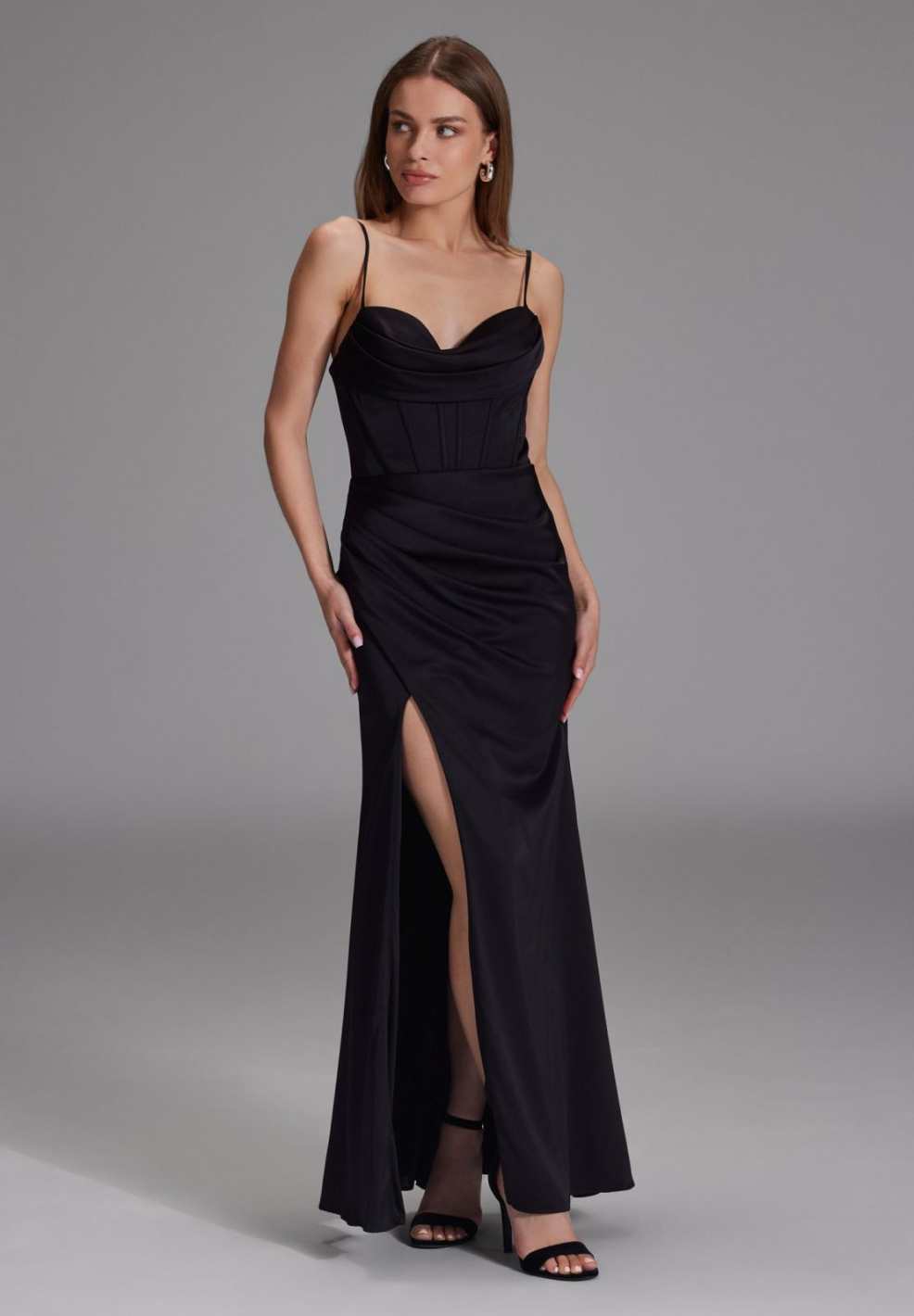 Satinkleid mit Drapierung und Beinschlitz black