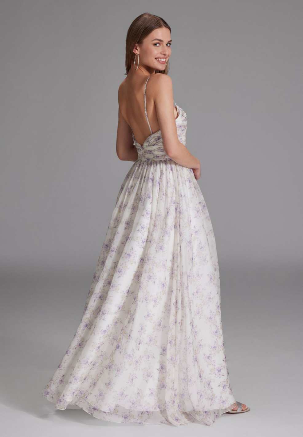 Fließendes Printkleid mit Cut-Out Detail