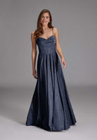 Schimmerndes Abendkleid mit Drapierung