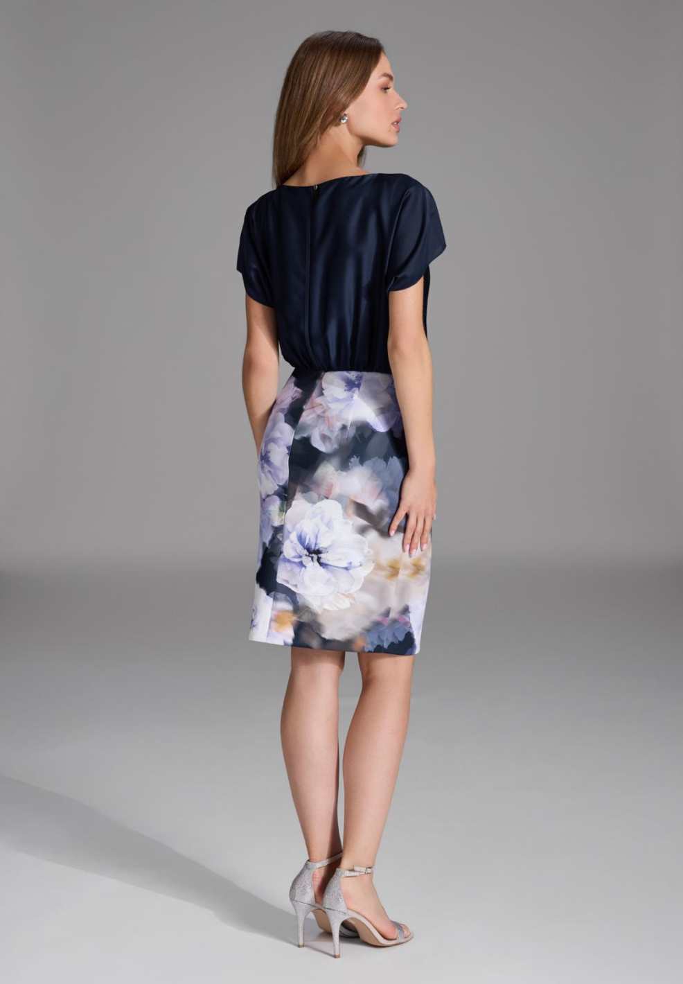 Etuikleid aus floral bedrucktem Scuba und Satin