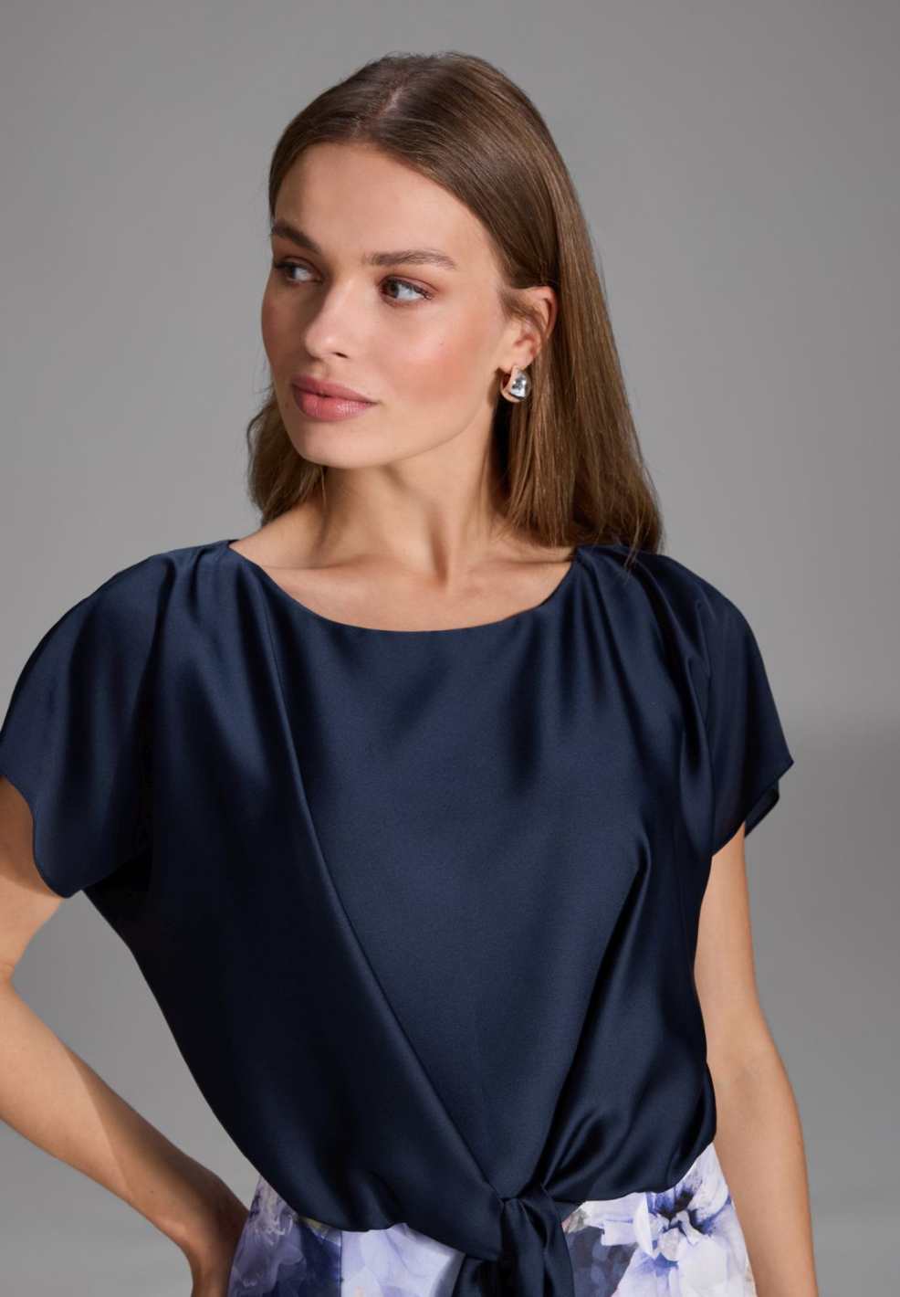 Etuikleid aus floral bedrucktem Scuba und Satin