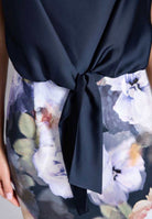 Etuikleid aus floral bedrucktem Scuba und Satin