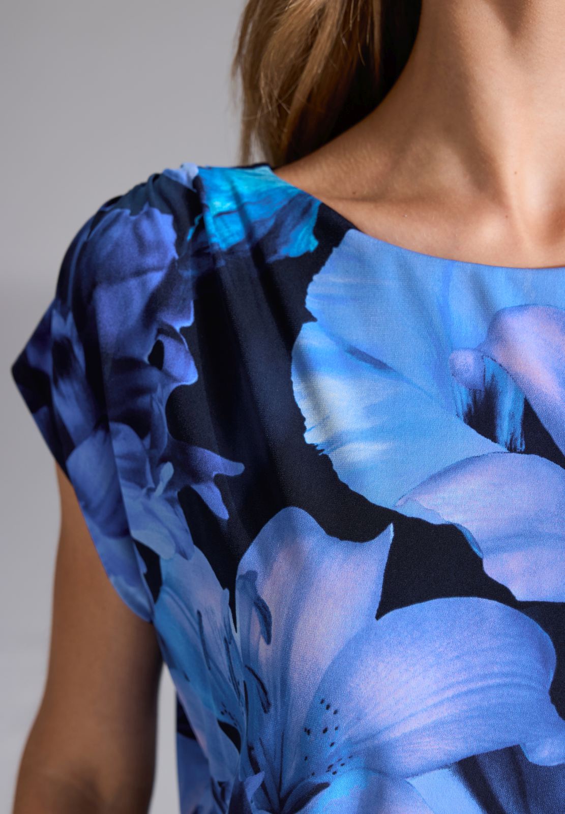 Elastischer Jersey Jumpsuit mit bedrucktem Oberteil