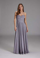 Schimmerndes Abendkleid mit Drapierung