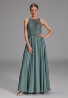 Hochgeschlossenes Kleid mit Spitzenstickerei