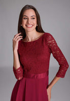 Abendkleid aus Spitze und Chiffon mit ¾ Arm