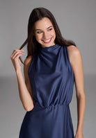 Midi Kleid aus nachhaltigem Satin mit Drapierung am Kragen