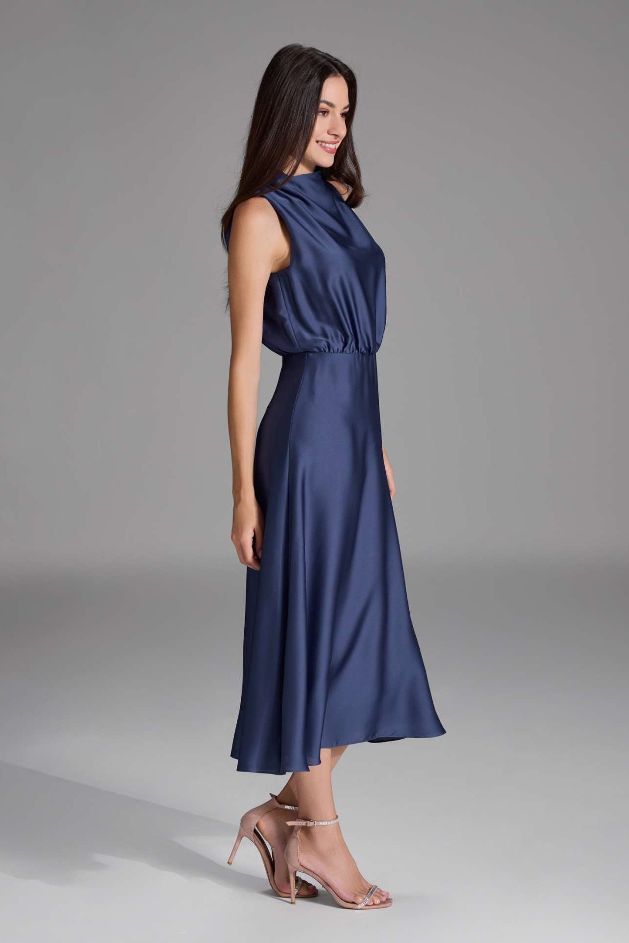 Midi Kleid aus nachhaltigem Satin mit Drapierung am Kragen