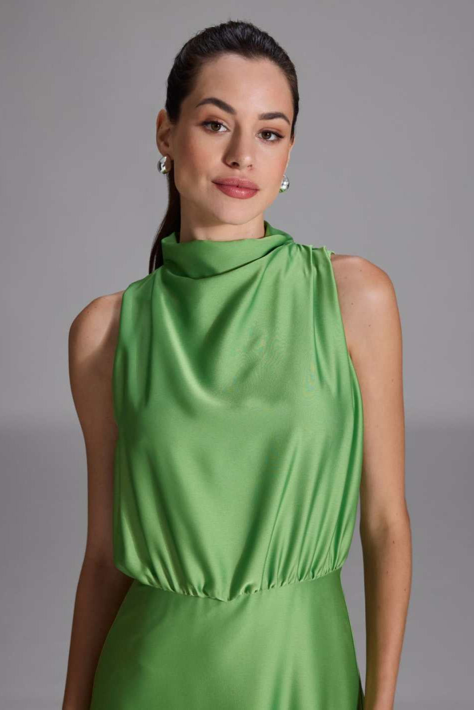 Midi Kleid aus nachhaltigem Satin mit Drapierung am Kragen