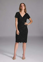 Etui Kleid aus feiner Spitze mit Bogenkante black