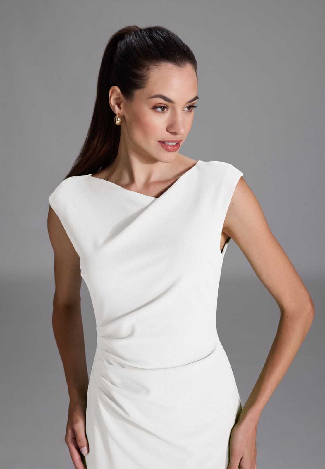 Etui Kleid aus Crepe Jersey mit Drapierung