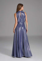 Hochgeschlossenes Abendkleid aus foliertem Jersey mit Beinschlitz