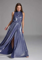 Hochgeschlossenes Abendkleid aus foliertem Jersey mit Beinschlitz