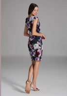 Etuikleid mit Wickel-Ausschnitt aus bedrucktem Mesh