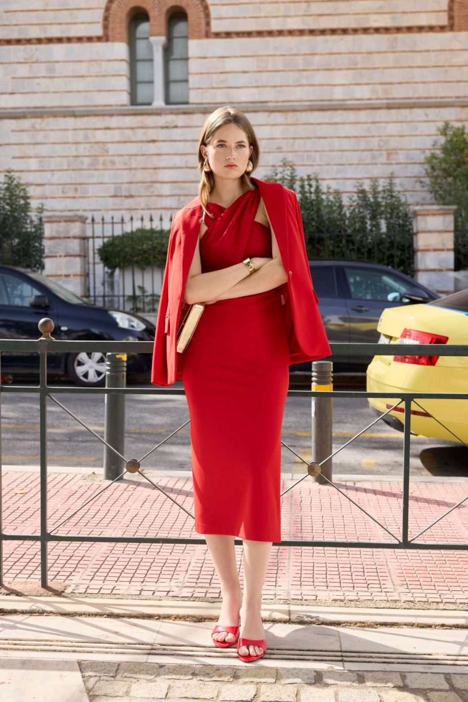 Midi Kleid mit gekreuzten Trägern aus Material-Mix chili red