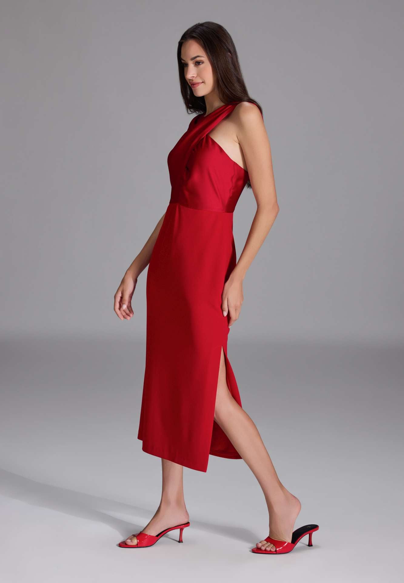 Midi Kleid mit gekreuzten Trägern aus Material-Mix