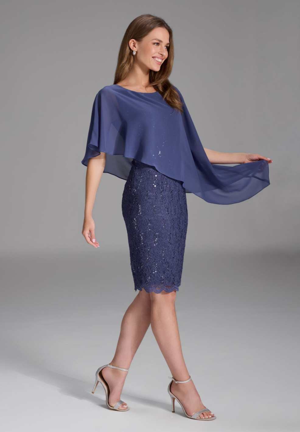 Pailletten-Kleid mit asymmetrischem Chiffon-Überwurf