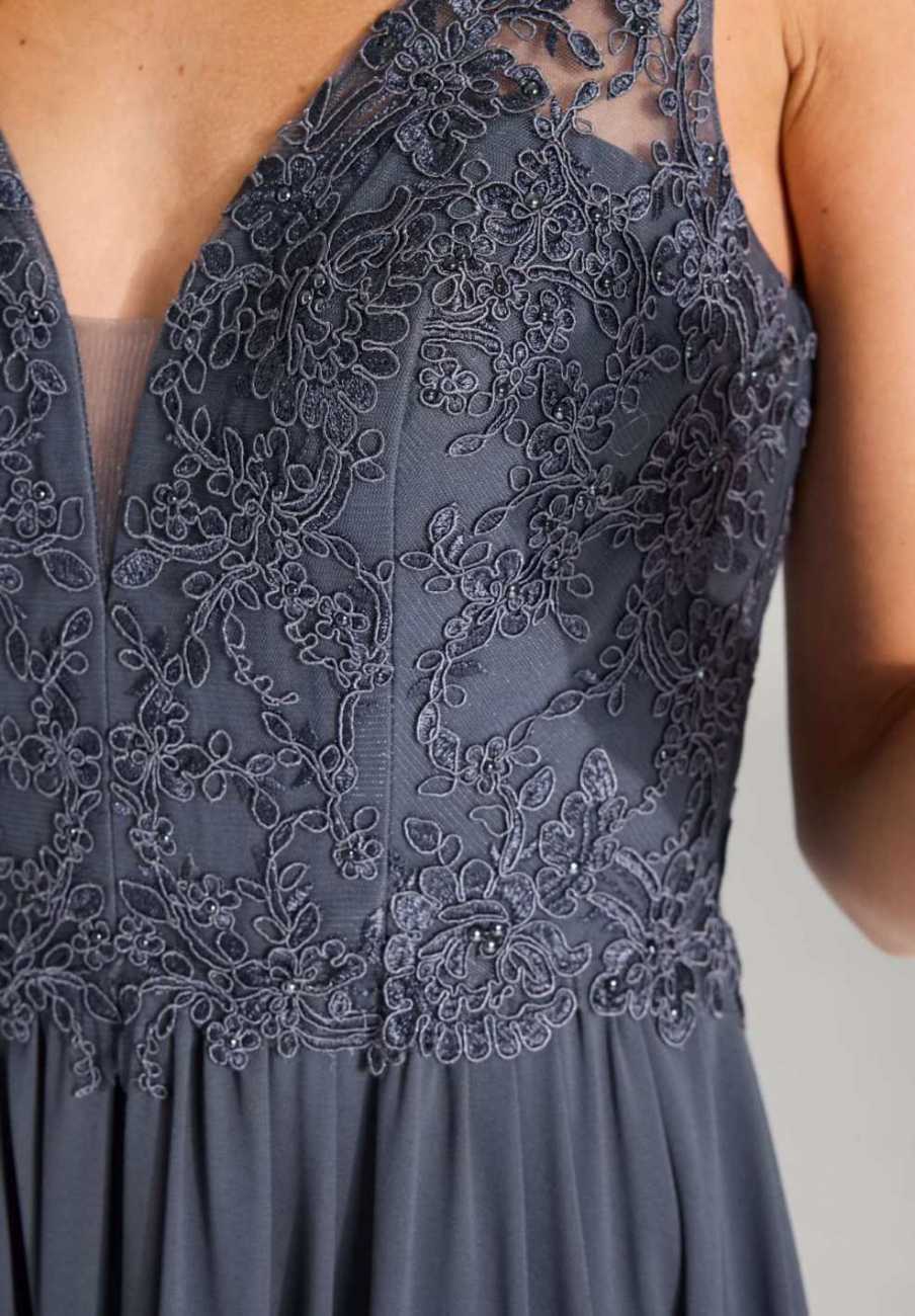 Chiffonkleid mit Spitzenstickerei