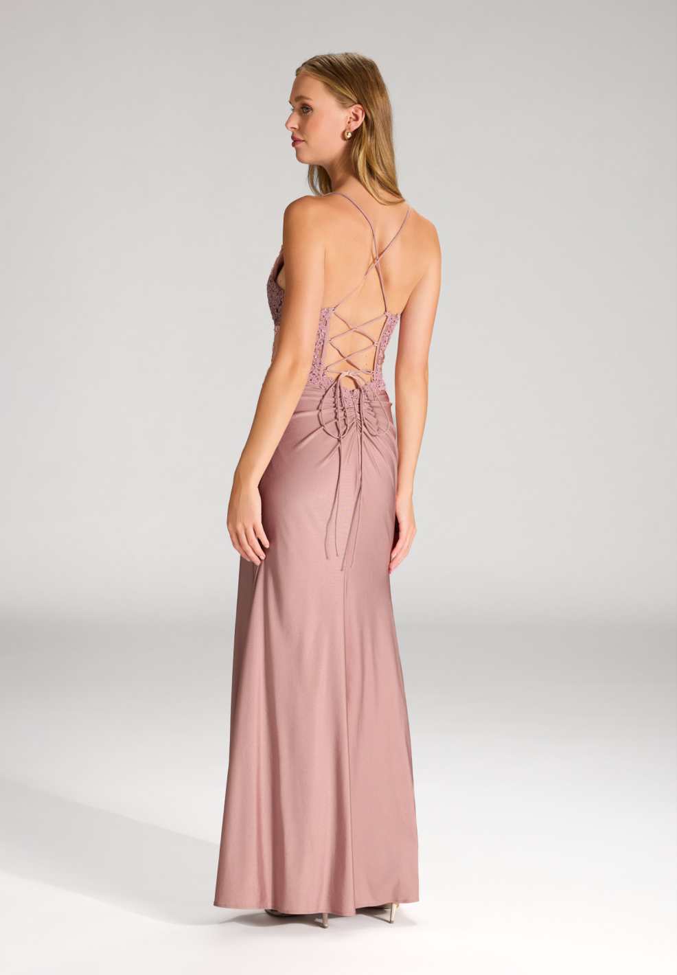 Bodycon Kleid mit Spitzenstickerei und Beinschlitz