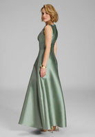 Robenartiges Abendkleid mit Eingrifftaschen