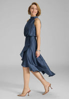 Cocktailkleid aus nachhaltigem Satin mit Volant am Saum