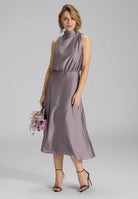 Midi Kleid aus nachhaltigem Satin mit Drapierung am Kragen