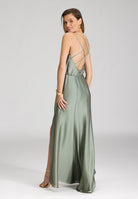 Abendkleid aus nachhaltigem Satin mit gekreuzten Spagettiträgern