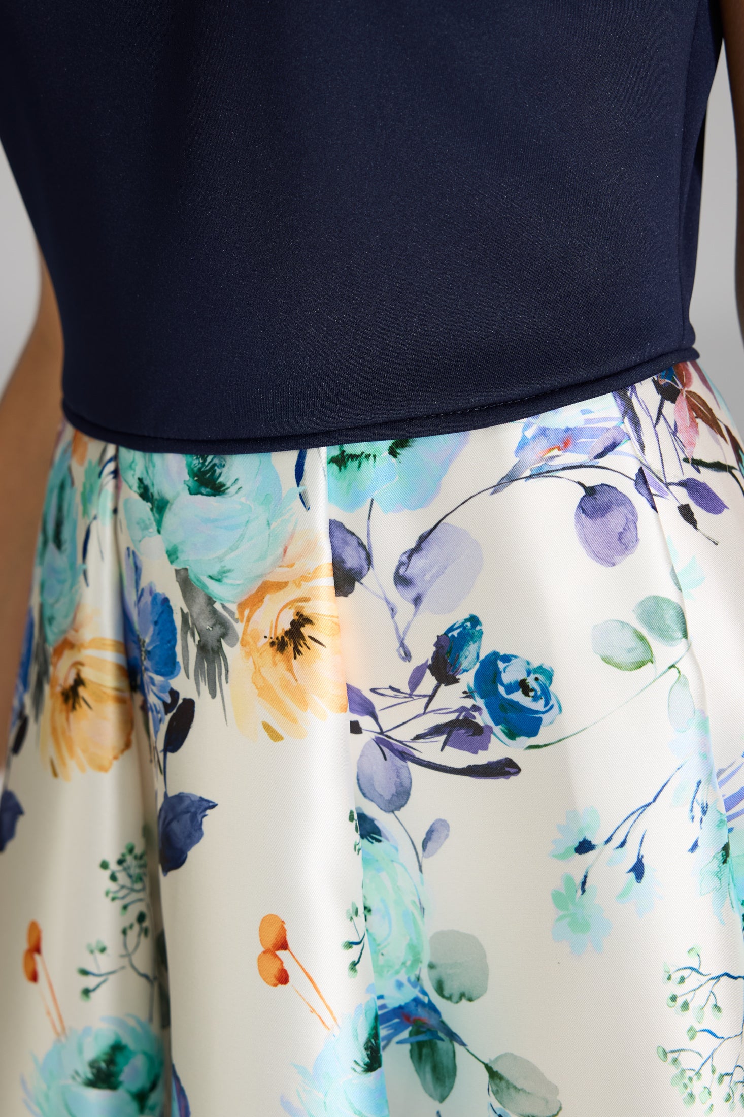 Cocktailkleid aus bedrucktem Twill mit Scuba Oberteil