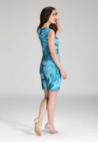 Etuikleid mit V-Ausschnitt und Raffung aus bedrucktem Mesh