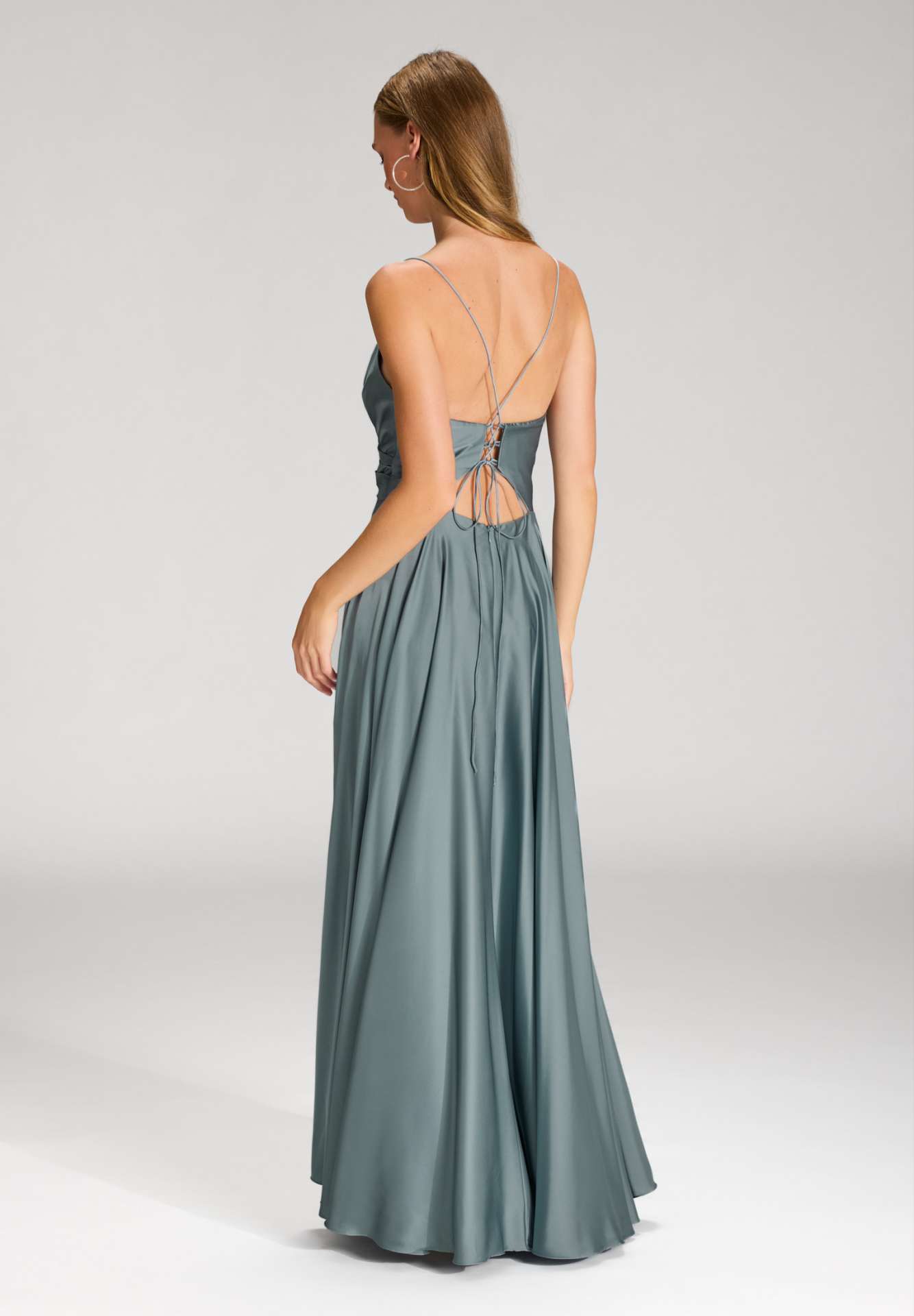 Satinkleid mit Schnürung am Rücken