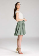 Zweifarbiges Kleid mit filigraner Spitze