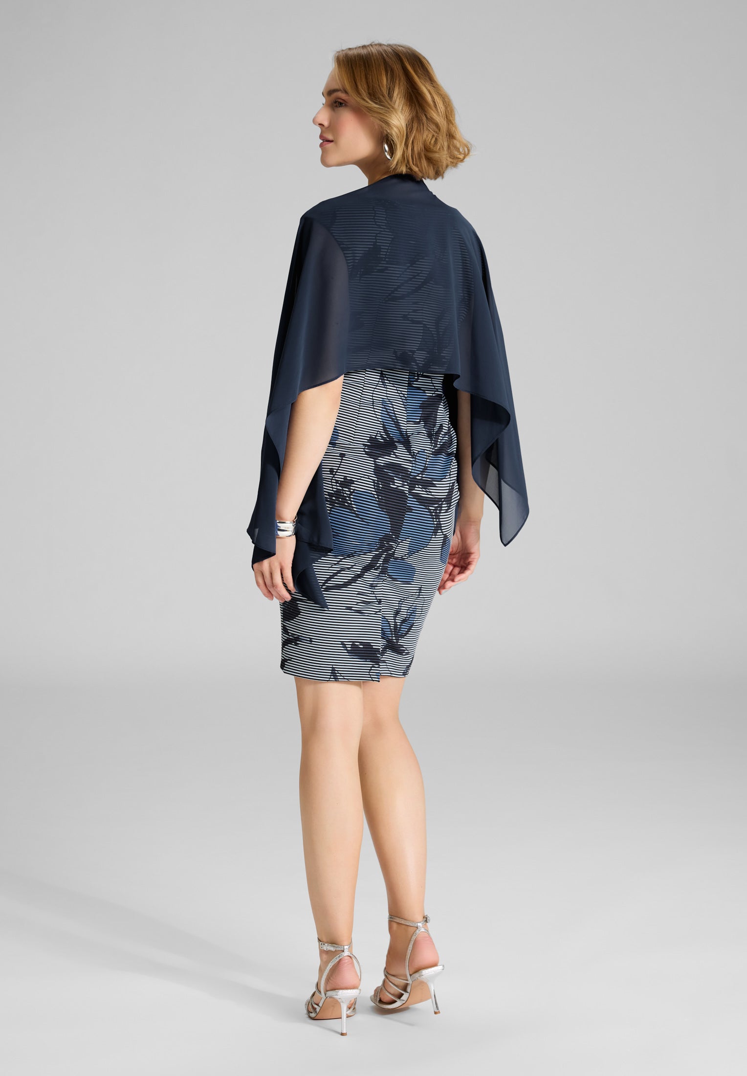 Schlupf-Stola aus Chiffon mit Ärmelschlitzen