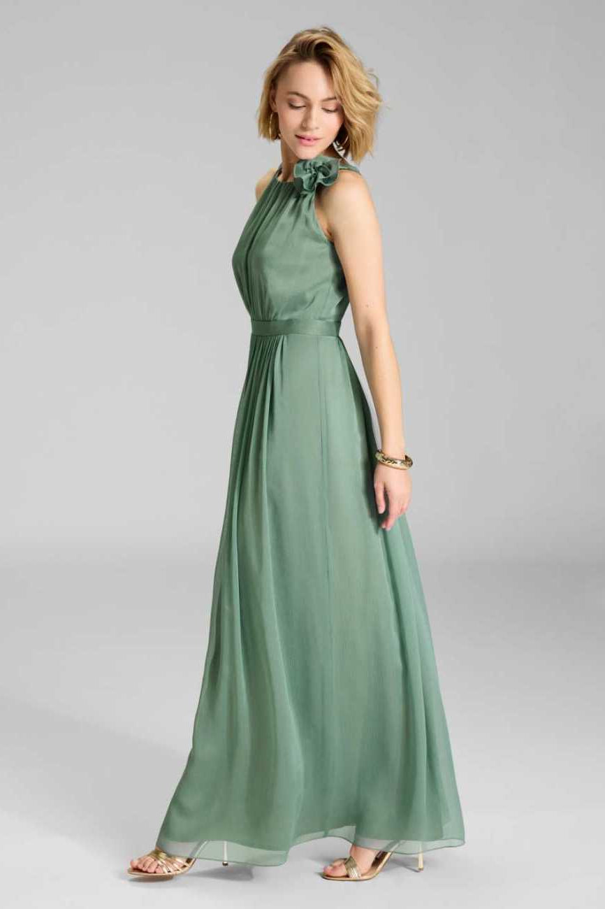 Abendkleid aus Crinkle Chiffon mit dekorativer Blüte