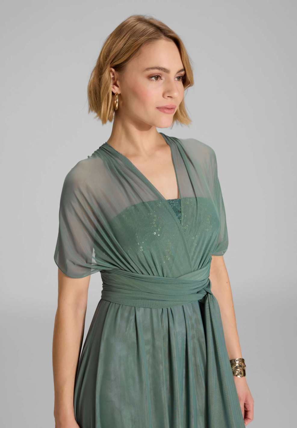 Abendkleid aus Mesh und Spitze mit verschiedenen Bindemöglichkeiten