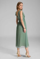 Cocktailkleid aus Crinkle Chiffon mit Volant Detail an der Schulter