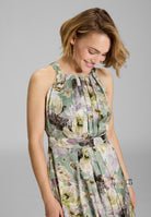 Maxi Kleid mit amerikanischem Ausschnitt aus nachhaltigem bedruckten Satin