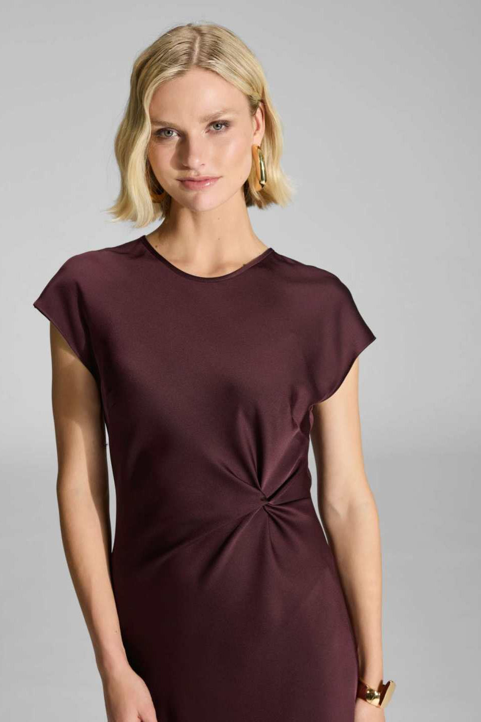 Slip Dress aus Satin mit Twist Detail